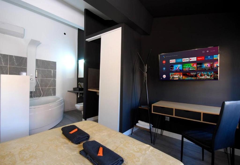 Charmant Studio Baignoire Нарбонна Экстерьер фото